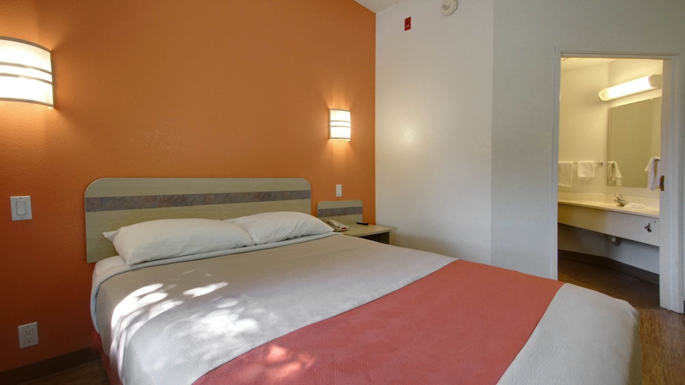 غرفة قياسية بسرير كوين لذوي الإعاقة، Motel6 Lehi, UT – Thanksgiving Point 3/4