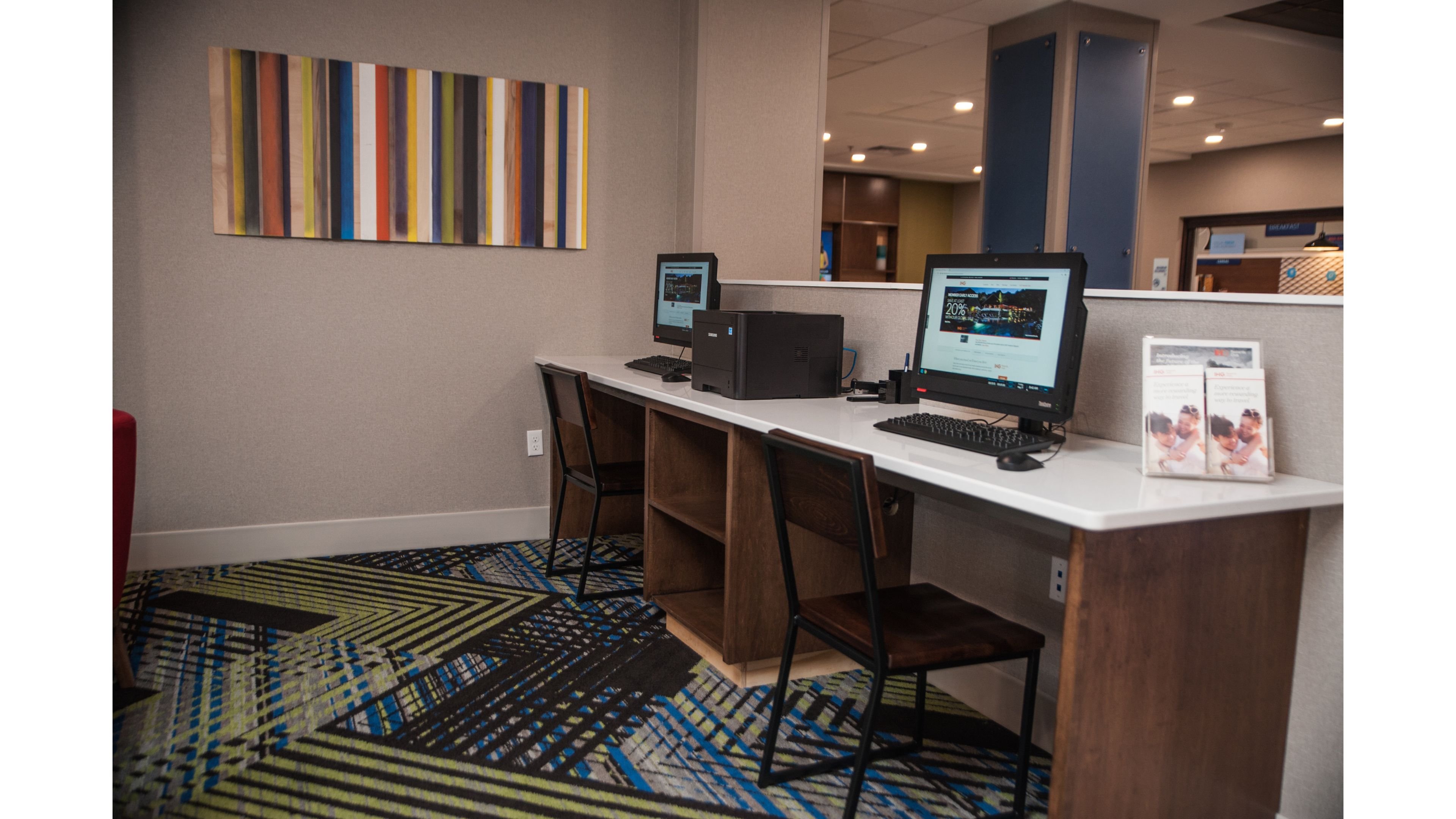 Holiday Inn Express Hotel Suites Norfolk 44/48