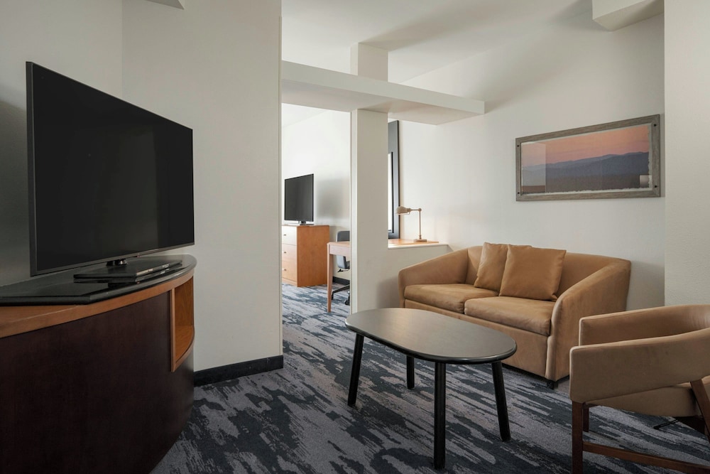 Fairfield Inn Suites By Marriott Louisville East 28/50