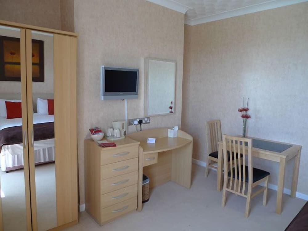 Ashburnham Hotel 27/50