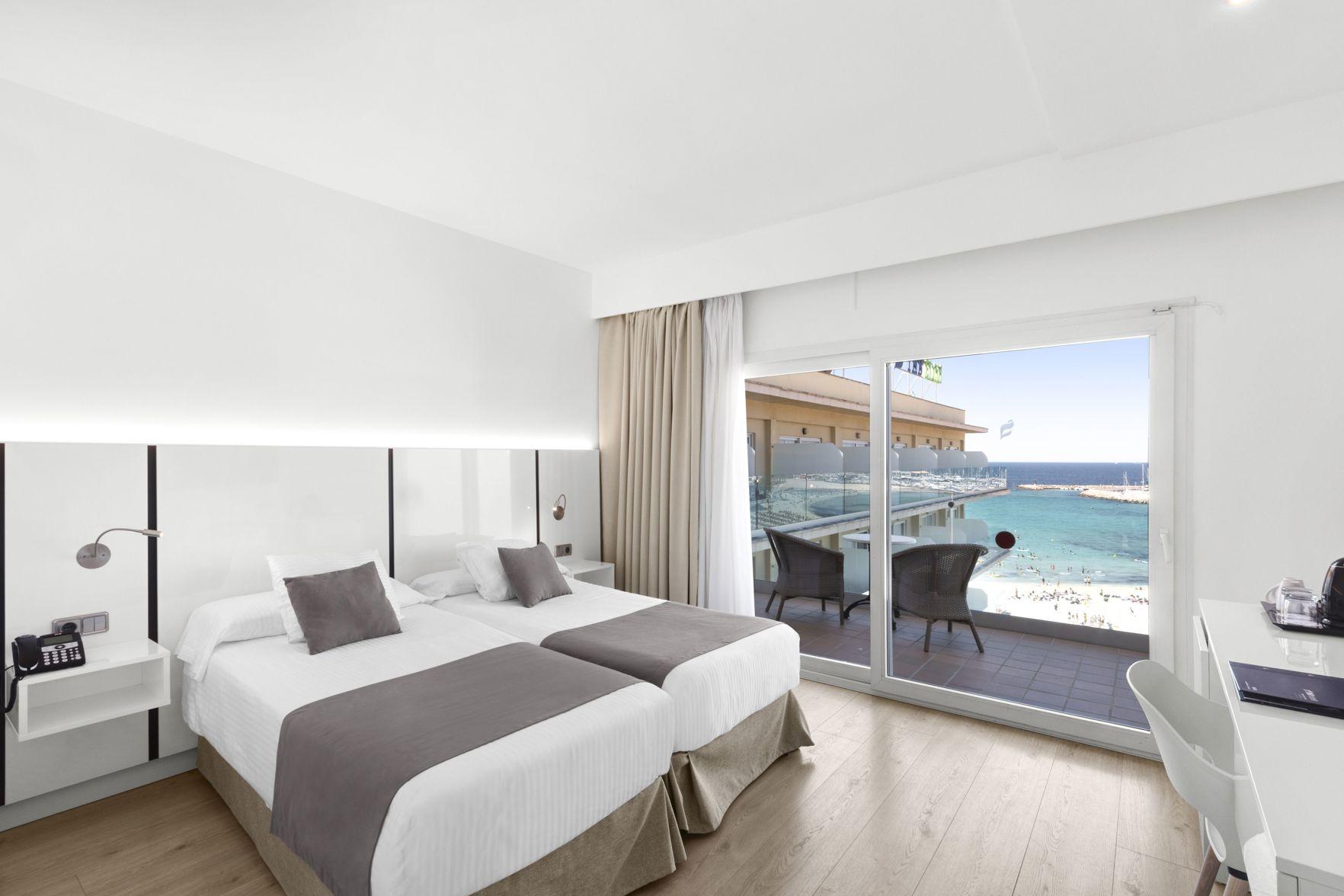 SUPERIOR, DOUBLE BED, PARTIAL SEA VIEW, BALCONY