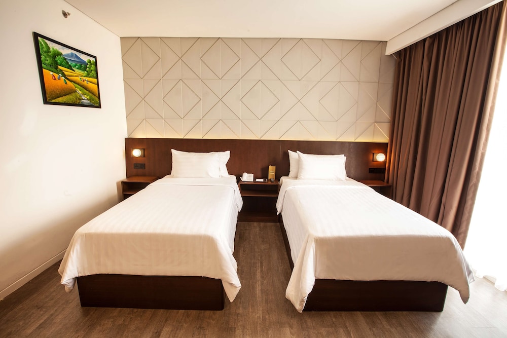 Golden Tulip Pontianak 23/64