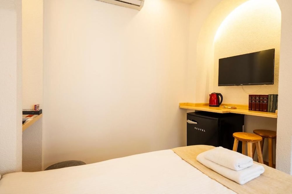 Hotel Emir 15/50