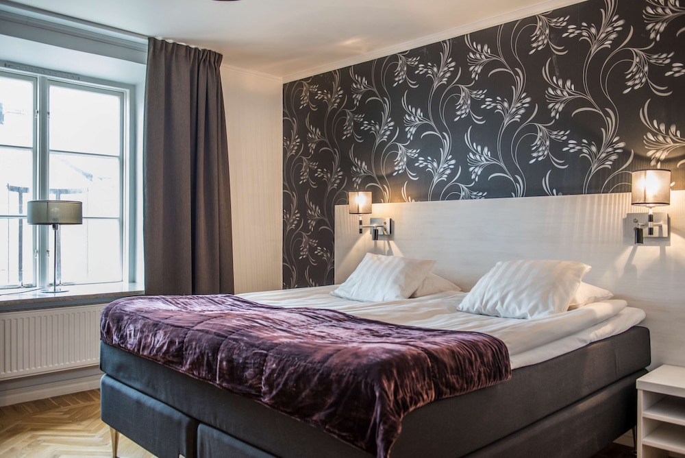 Donners Hotell 7/25