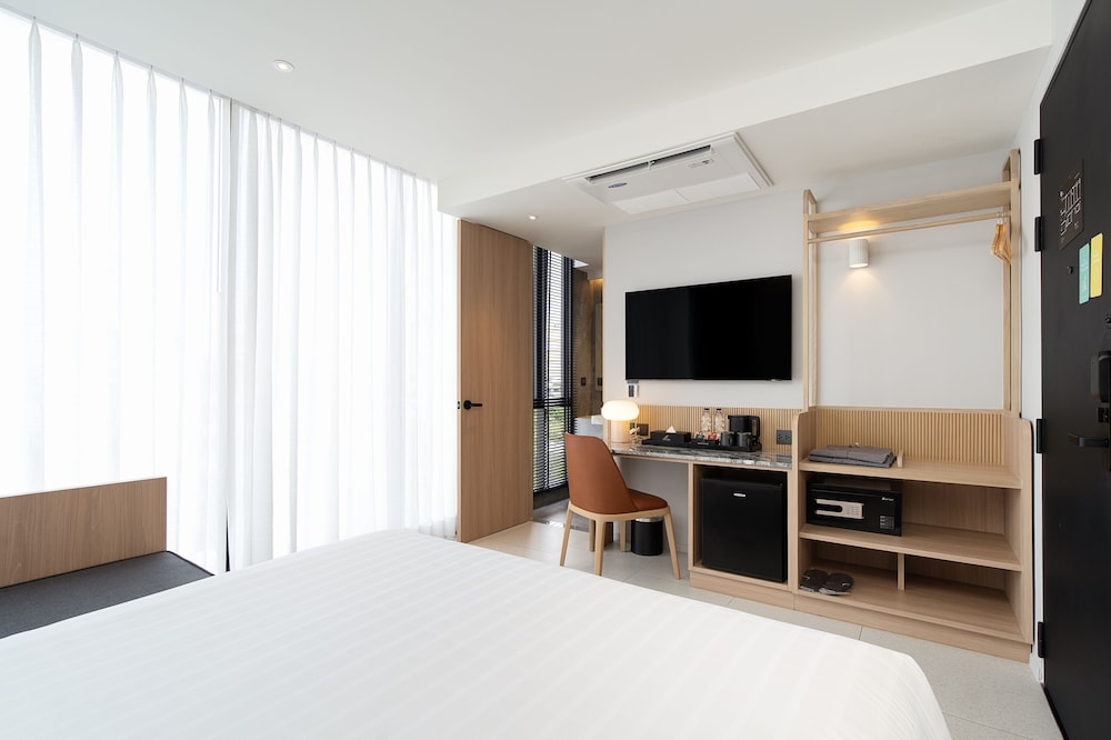 SUPERIOR, KING BED