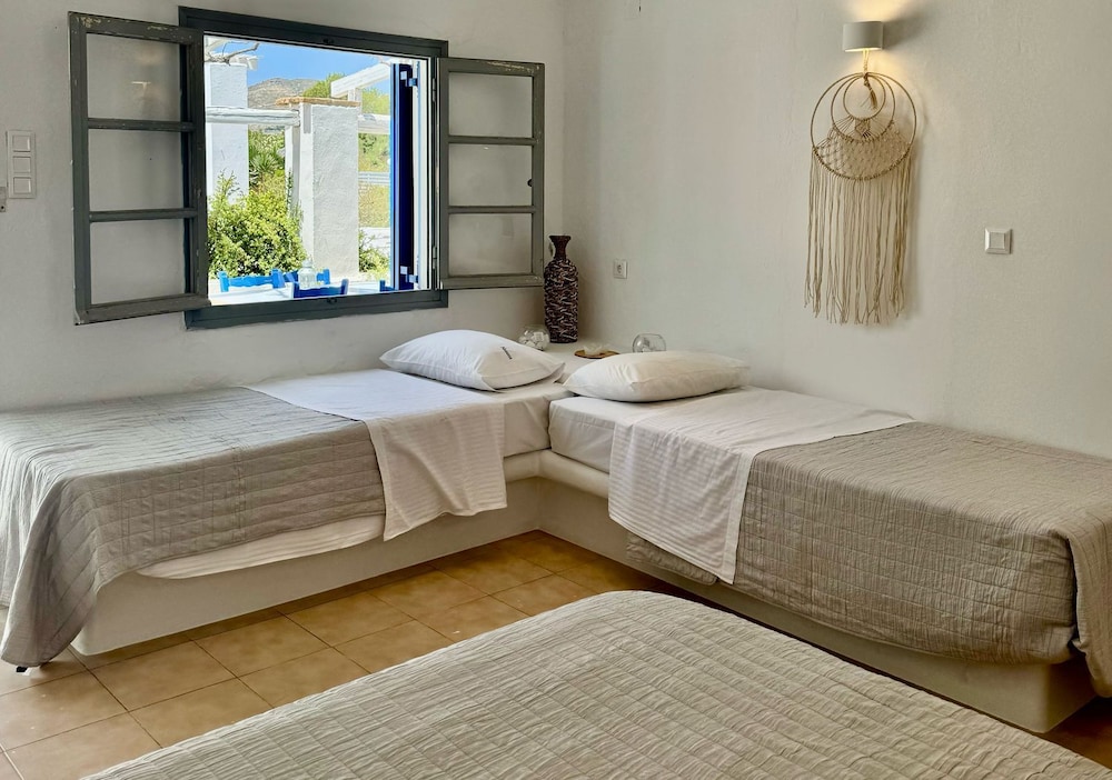 Comfort, Double and Twin Beds, Lateral Side Sea View