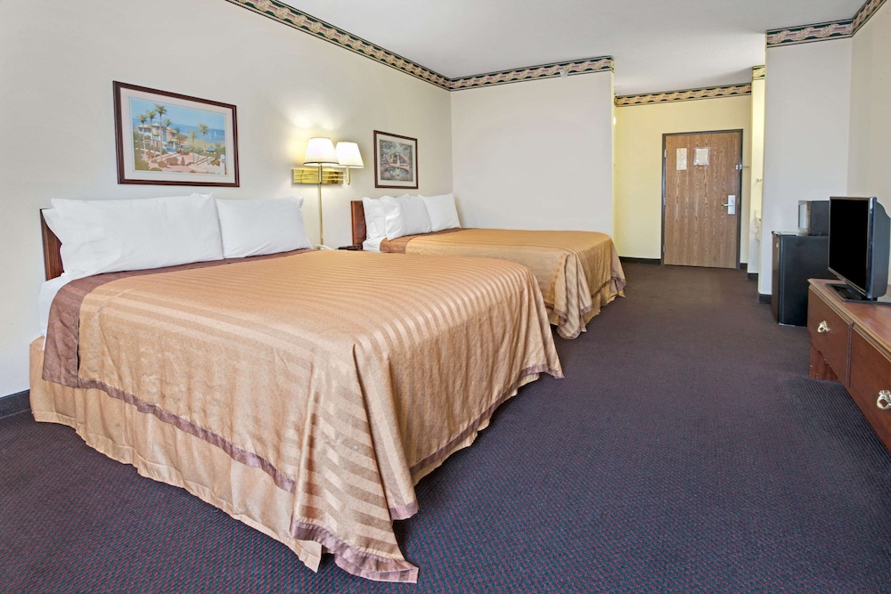 Travelodge By Wyndham St Louis 9/19