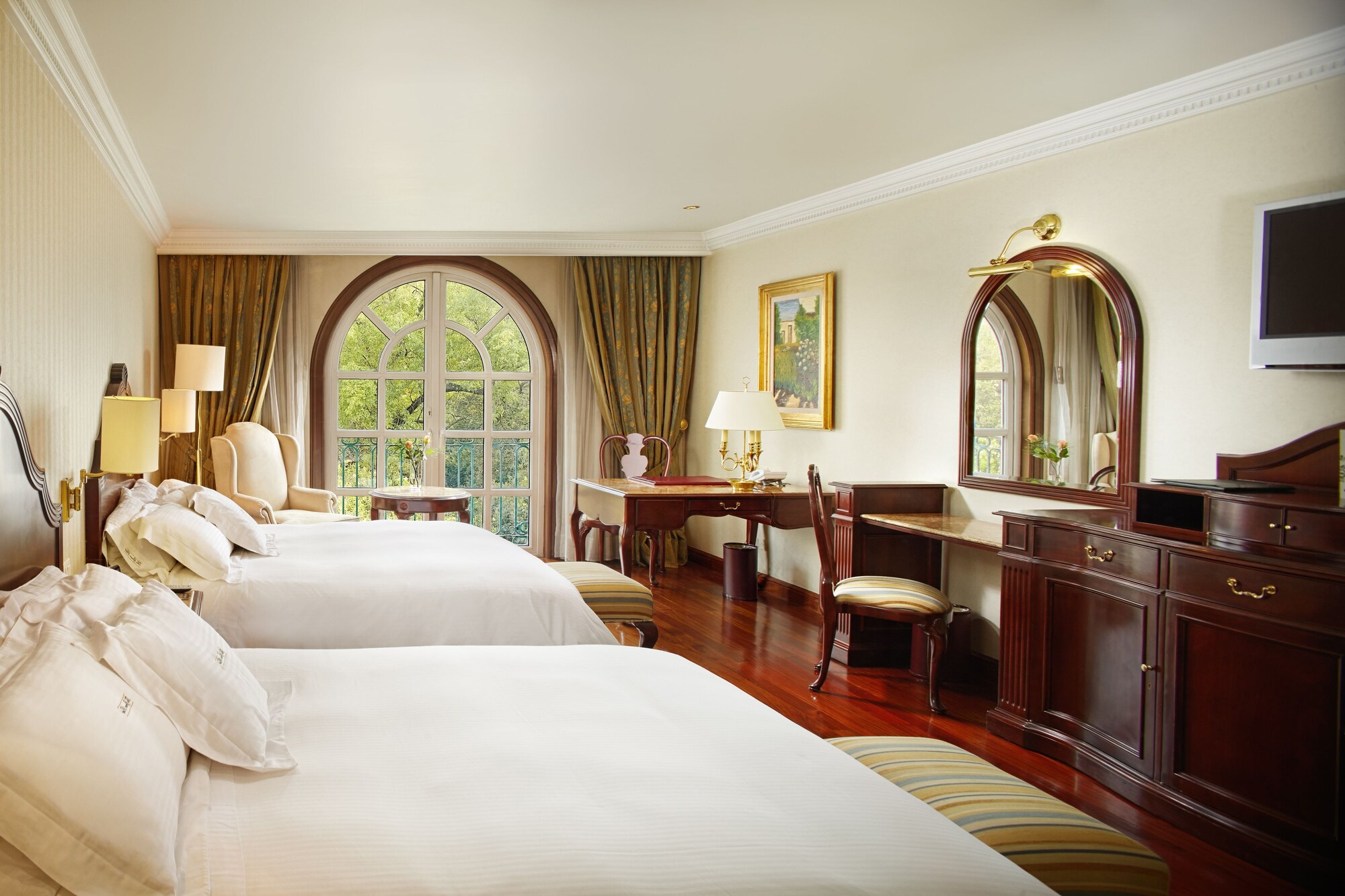 SUITE, DOUBLE BED, PARK VIEW