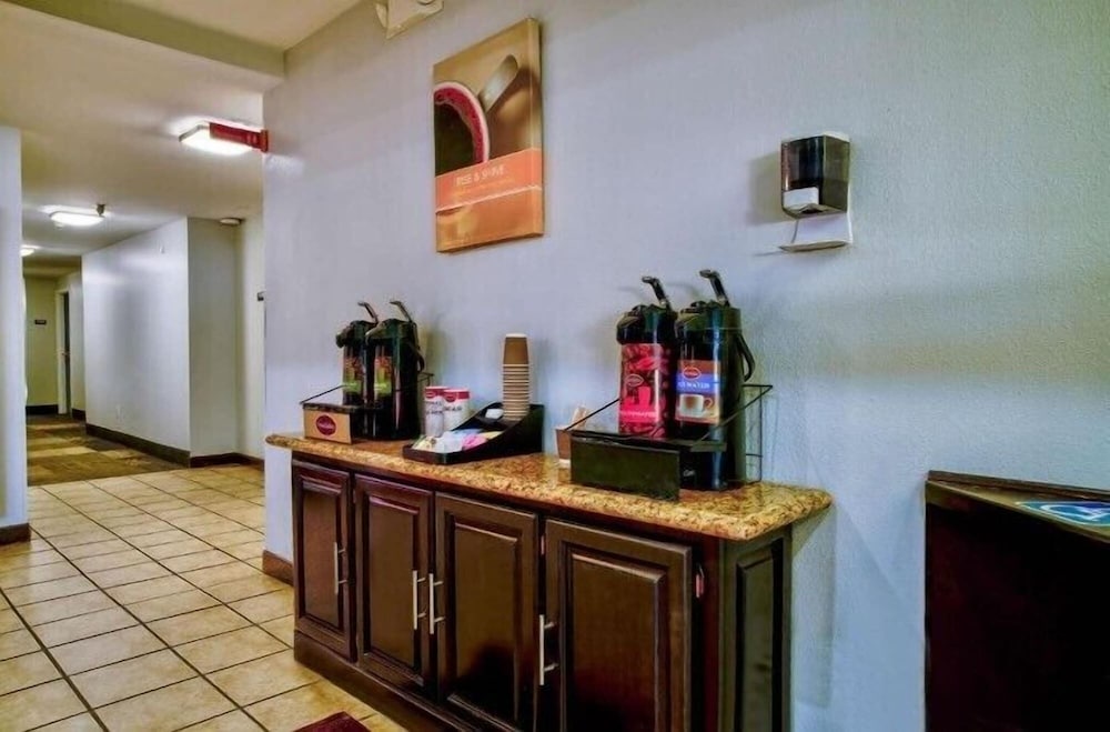 Motel6 Hesperia, CA - West Main Street - I-15 6/60