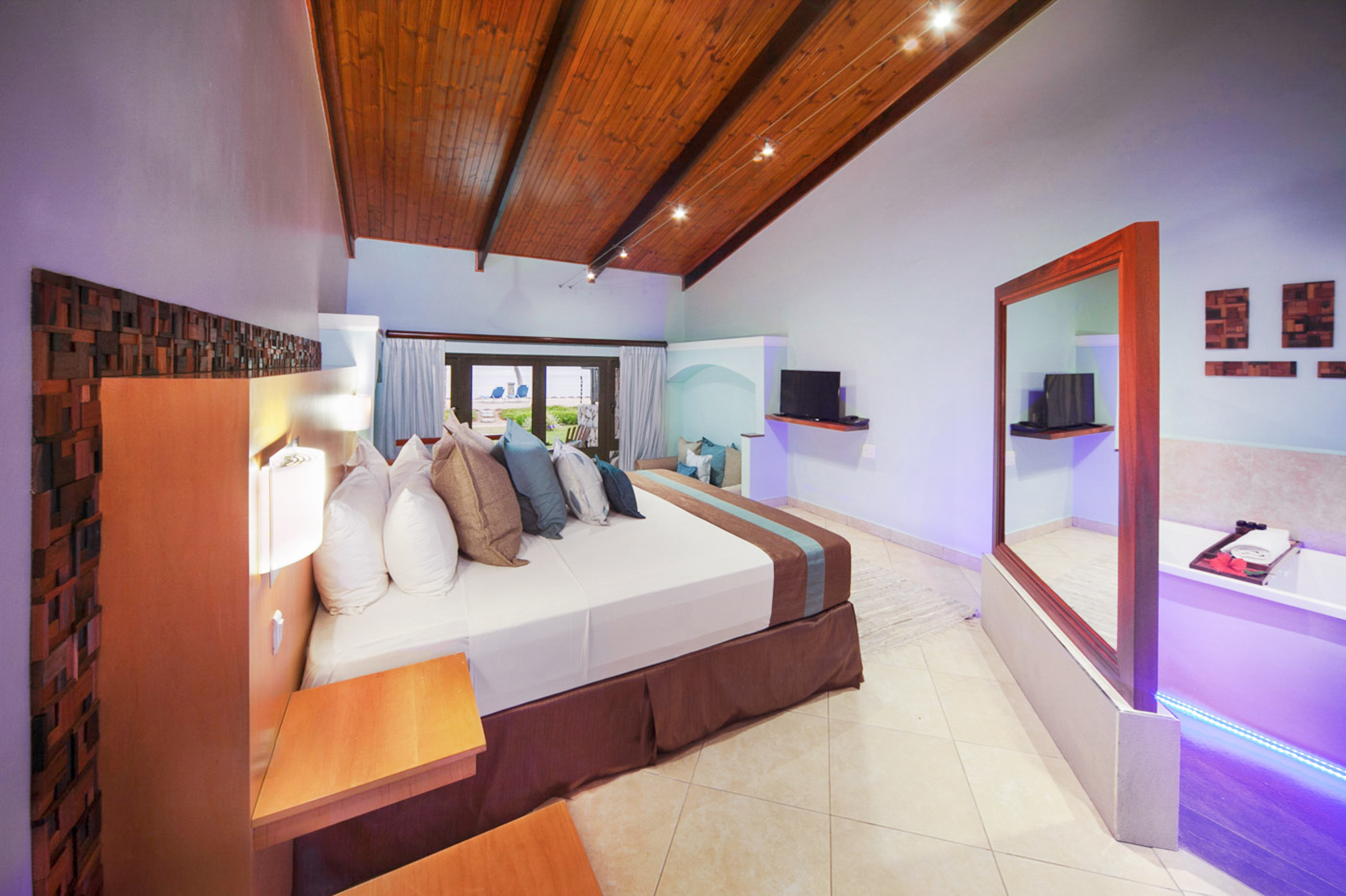 غرفة قياسية بسرير مزدوج، Coco de Mer Hotel and Black Parrot Suites 2/5