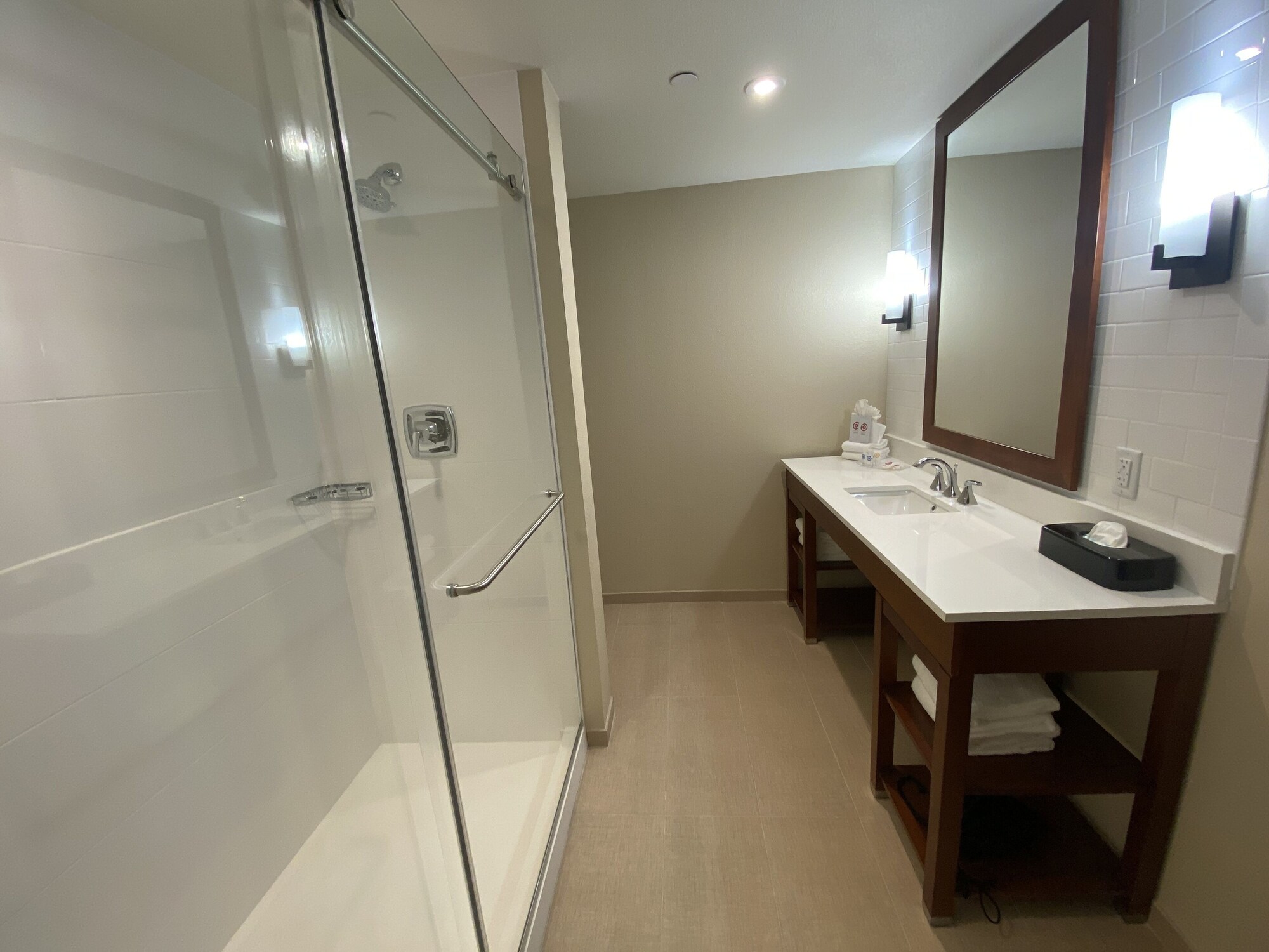 جناح بسرير كينج مع أريكة لذوي الإعاقة، Comfort Suites Midland West 3/3