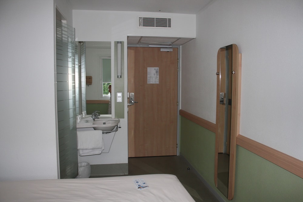 IBIS BUDGET ISSOIRE 49/49