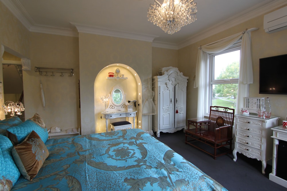 Tower Guest House 25/50