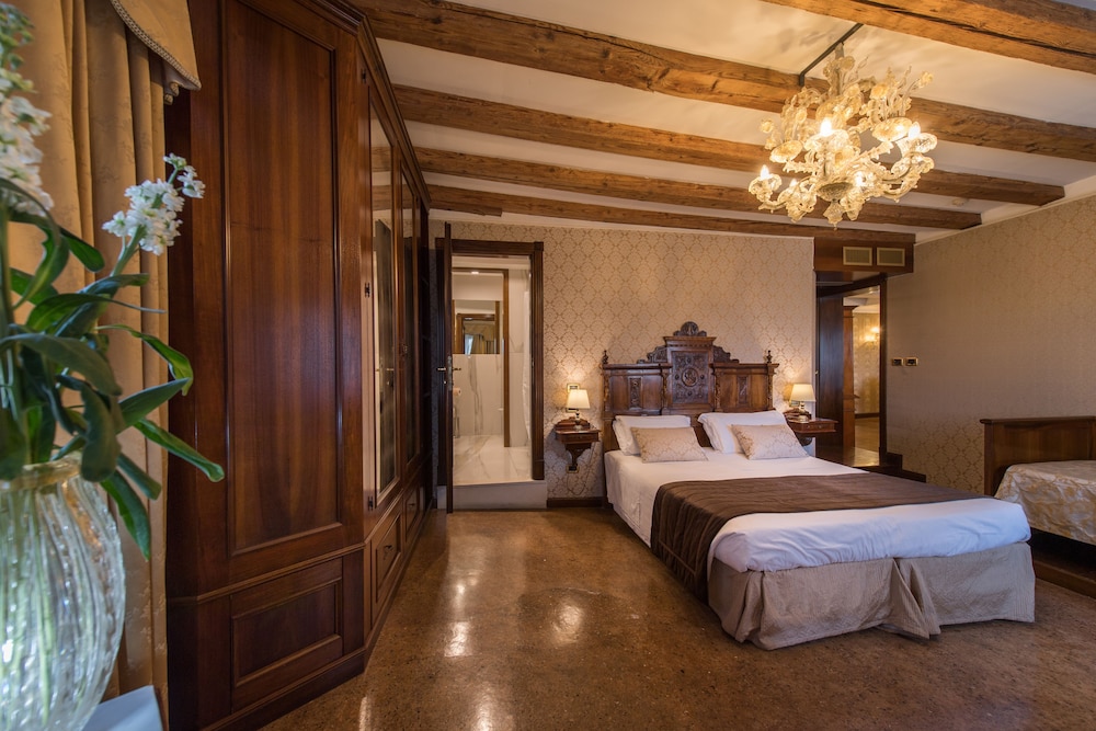 Bridge, Rialto, Junior Suite, Grand Canal View, Canal View، Palazzo Bembo 3/5