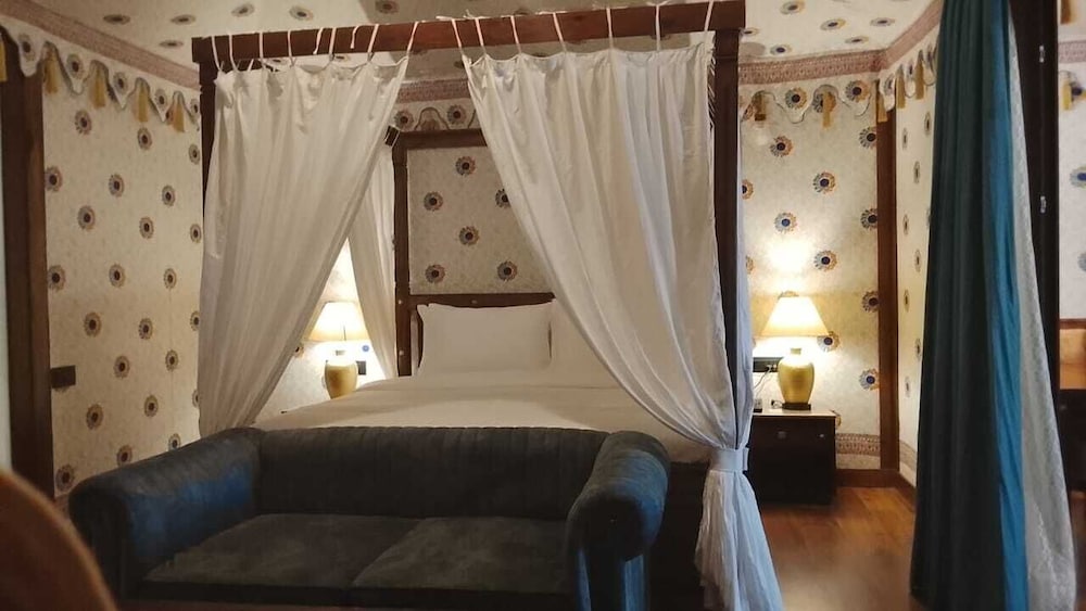 TENT, TWIN BEDS, PRIVATE POOL