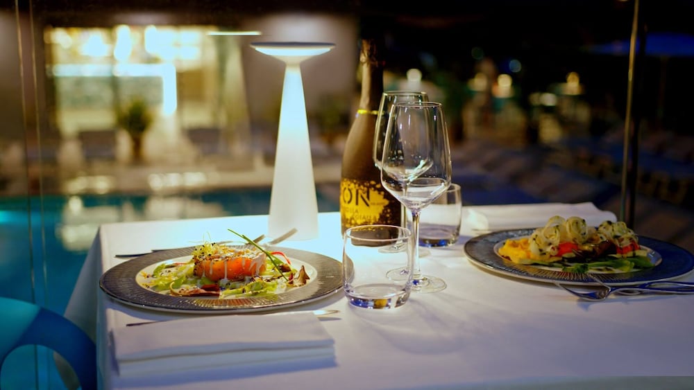 restaurant cafeteria