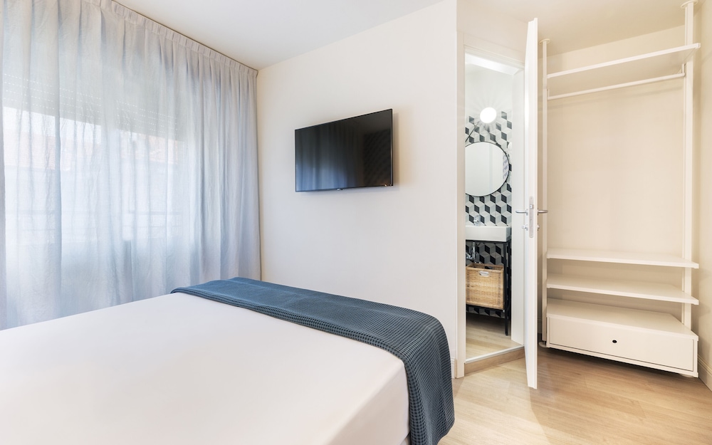 SUPERIOR, DOUBLE BED