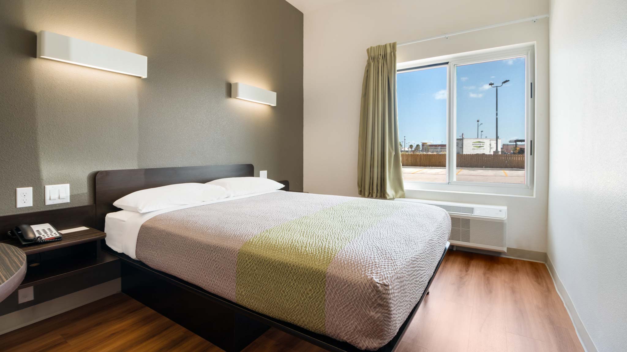 1 Queen Bed - ADA/RI Shower/Non-Smoking