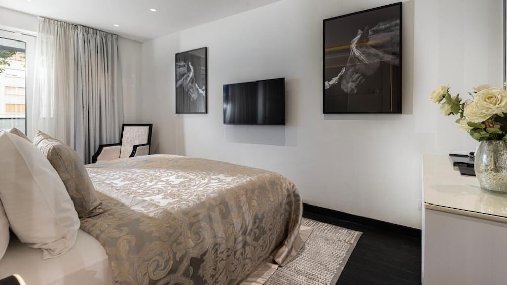 Hotel 9 10/41
