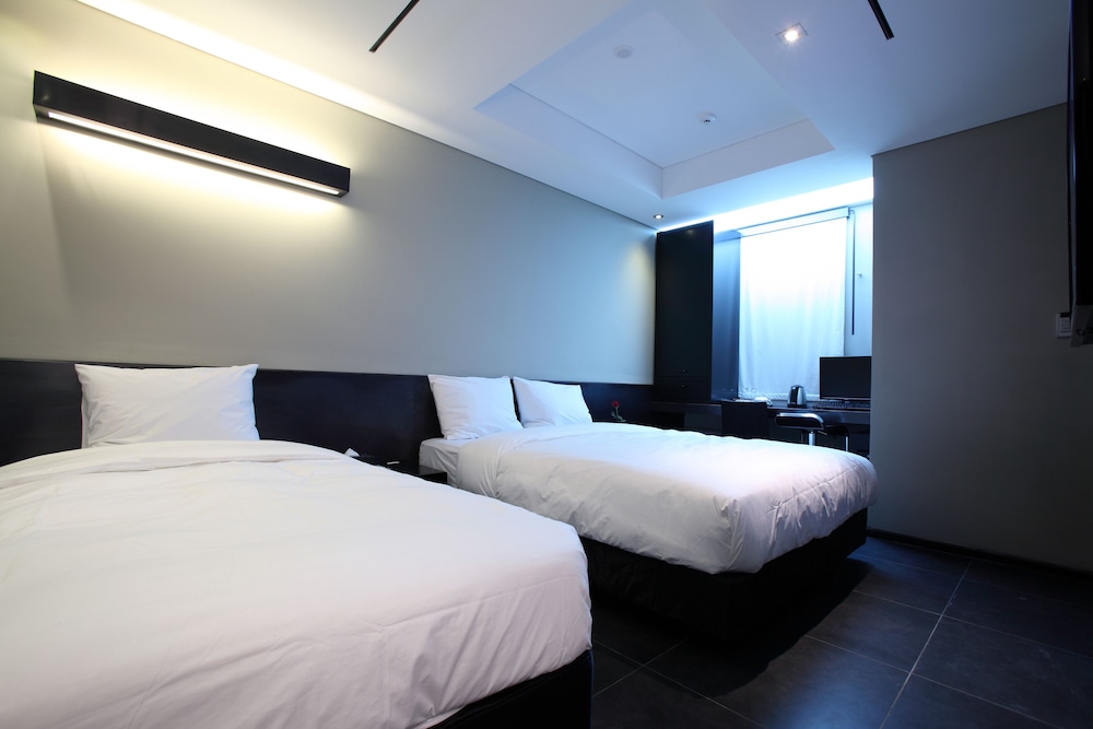 Starhills Hotel 14/74