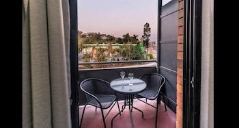 Kingsford Riverside Inn 20/22