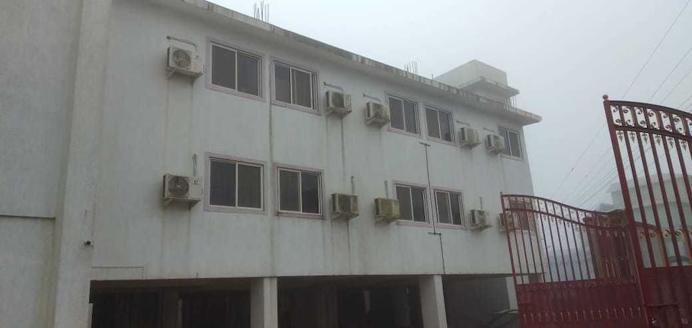 Oyo 10389 Latanand Residency 2/12