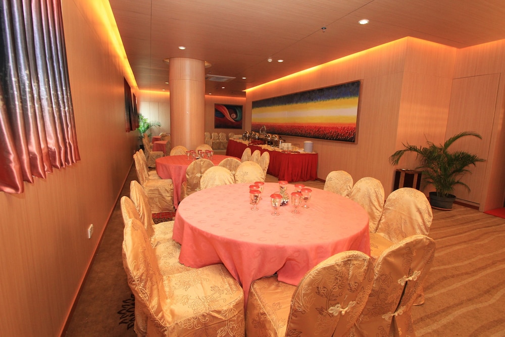 Crown Vista Hotel 34/50