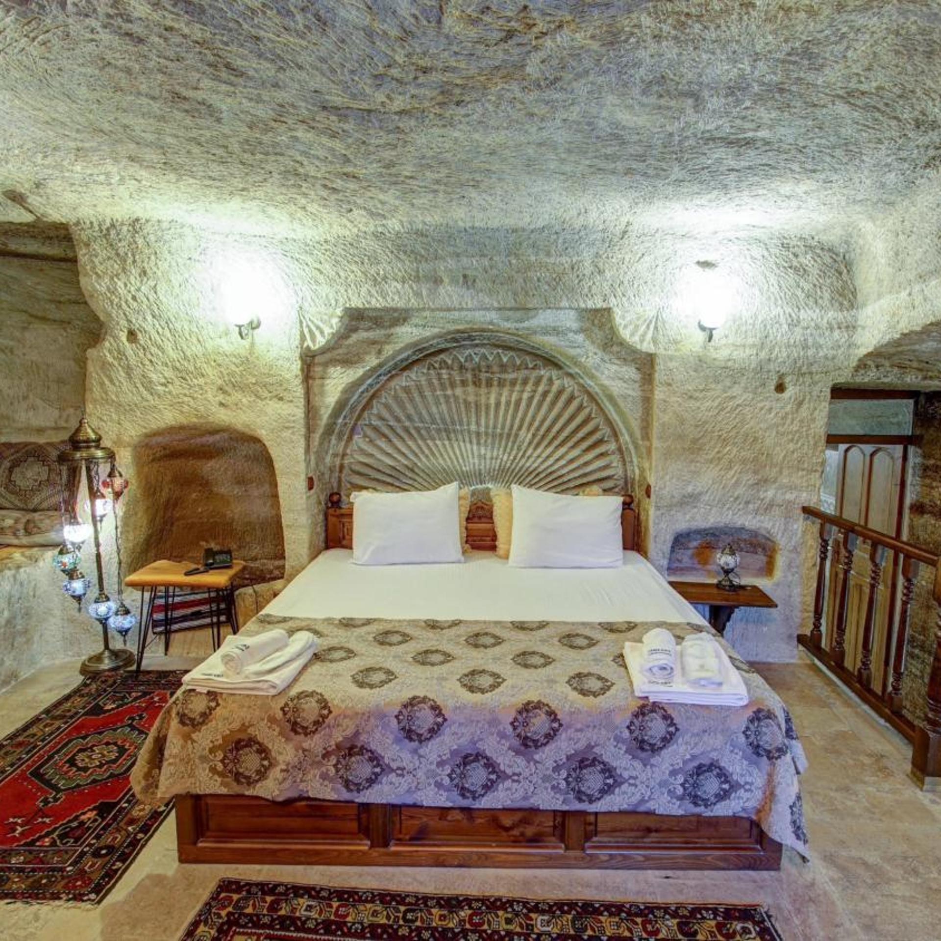 Cave, Deluxe, Suite, Hot Tub