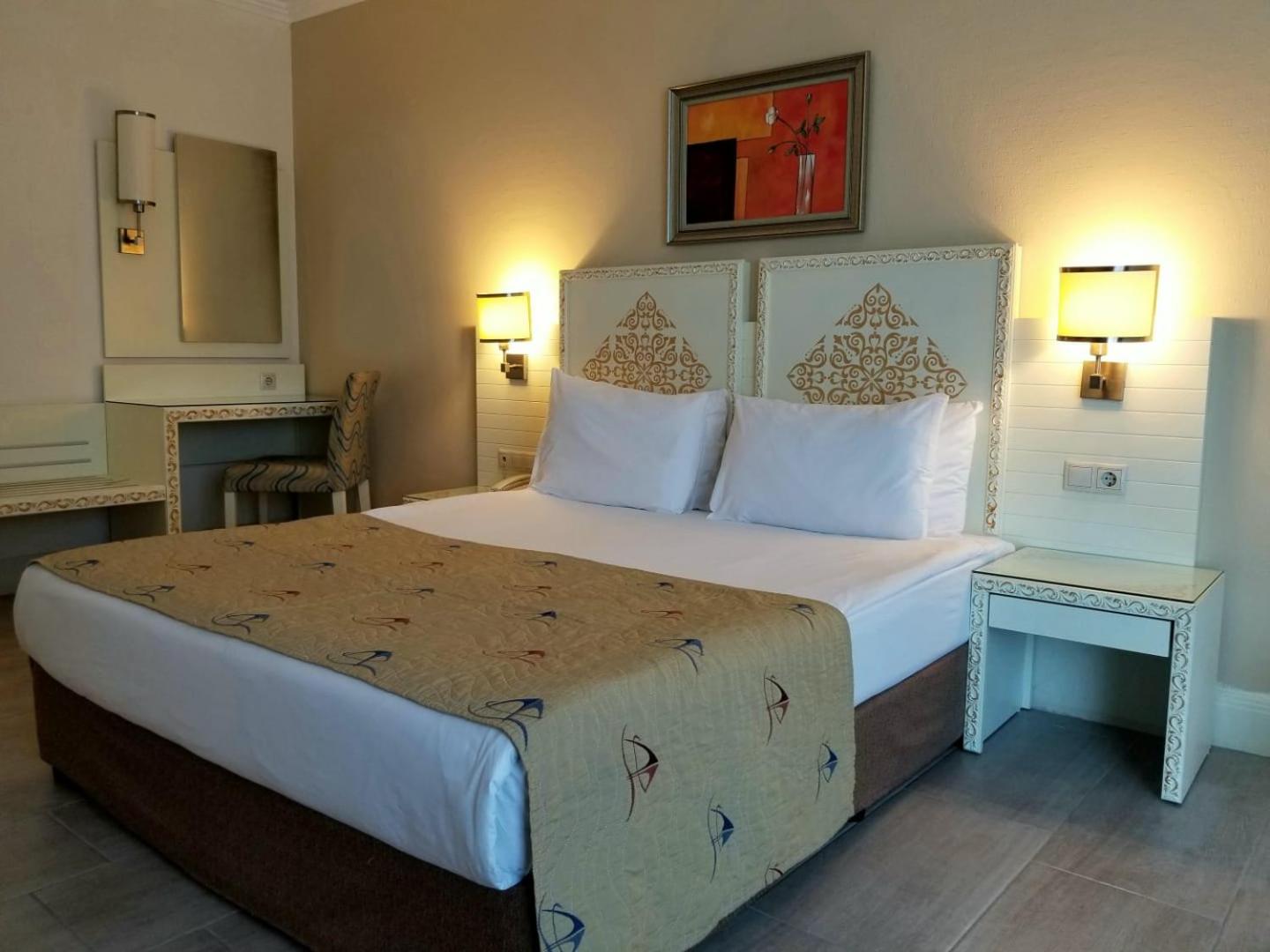 Room, Double or Twin Bed, Lateral Side Sea View