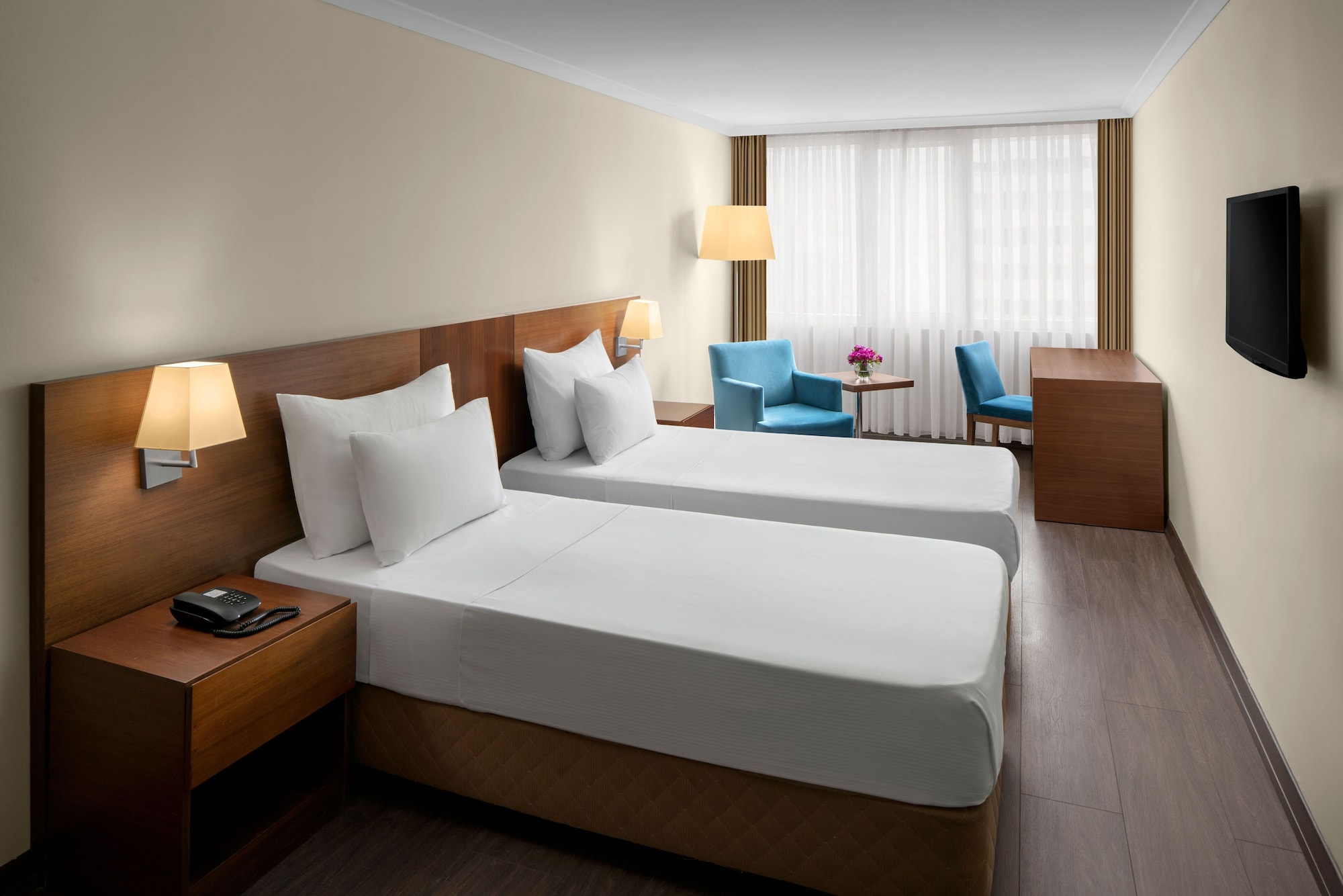 DELUXE, TWIN BEDS