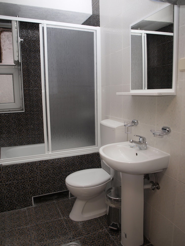 Bogdanovski Studios & Guest Rooms 45/47