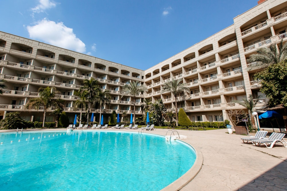 AraCan Grand Pyramids Hotel in GIZA