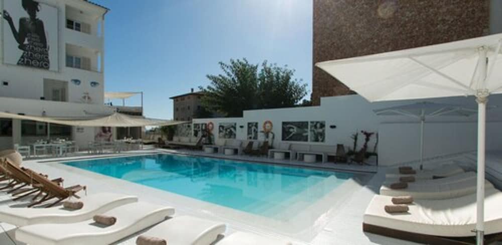 Zhero Hotel 50/55
