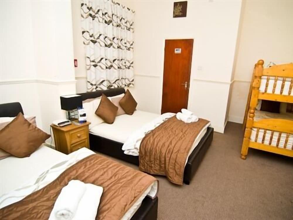 جناح بأسرّة بطابقين، Skylark B &amp; B 4/8