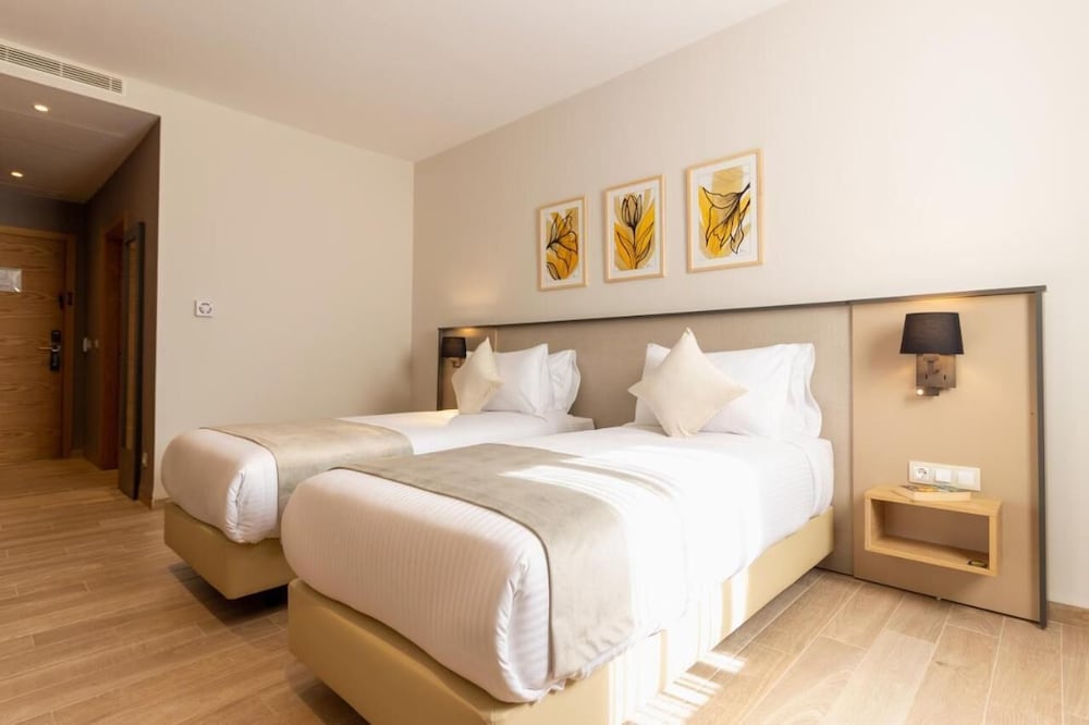 Room at Hotel Golden Tulip Opera, ALGIERS