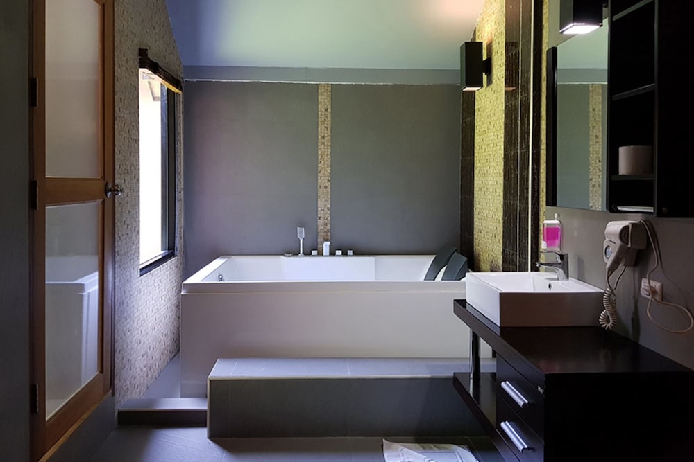 The Grace Amphawa 49/50