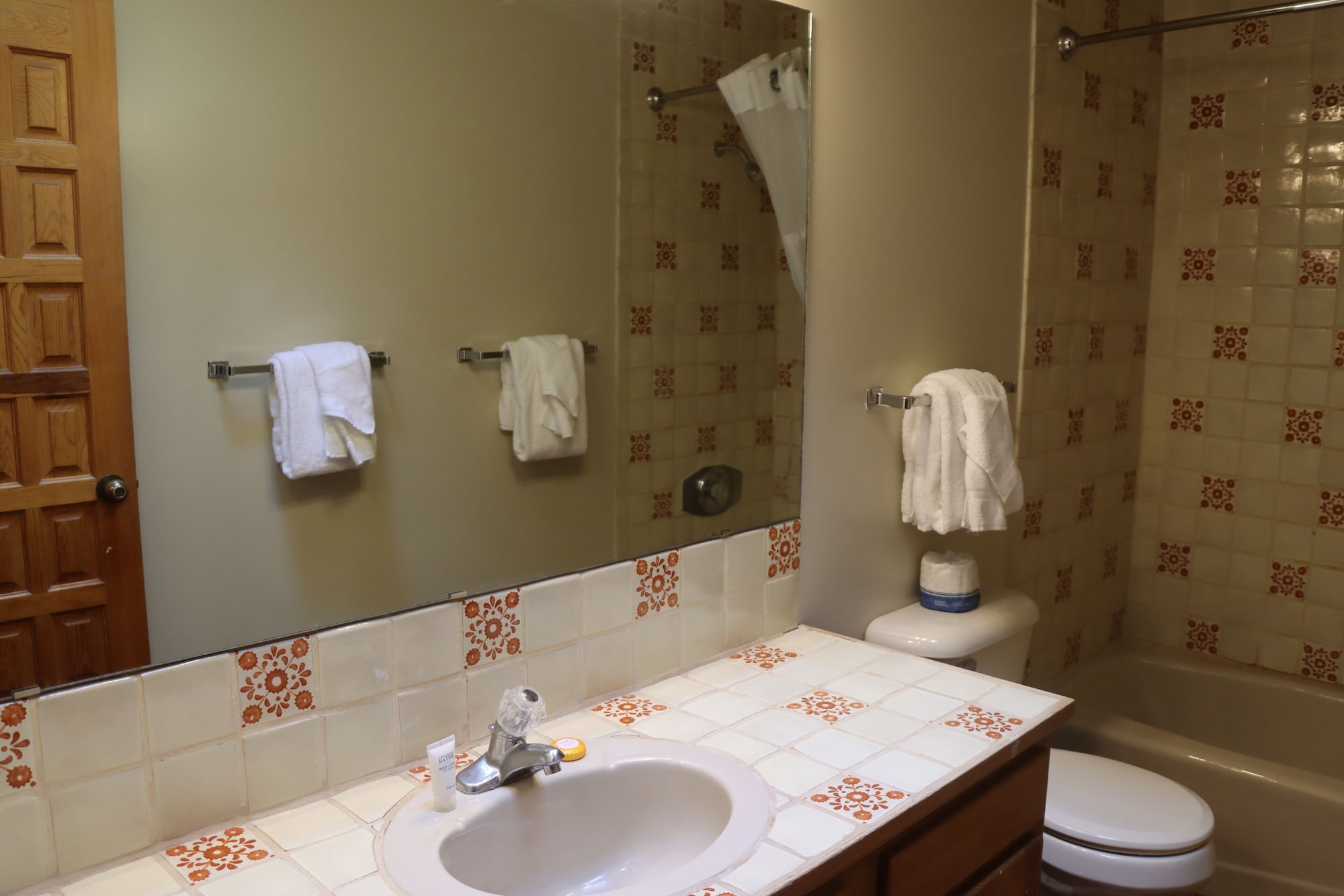 جناح تنفيذي بسرير كينج وسرير كوين، Sagebrush Inn Suites 3/4