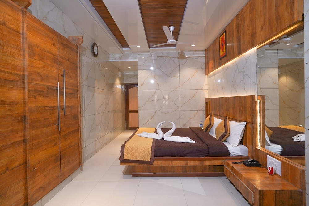 HOTEL KUMAR PLAZA 9/50