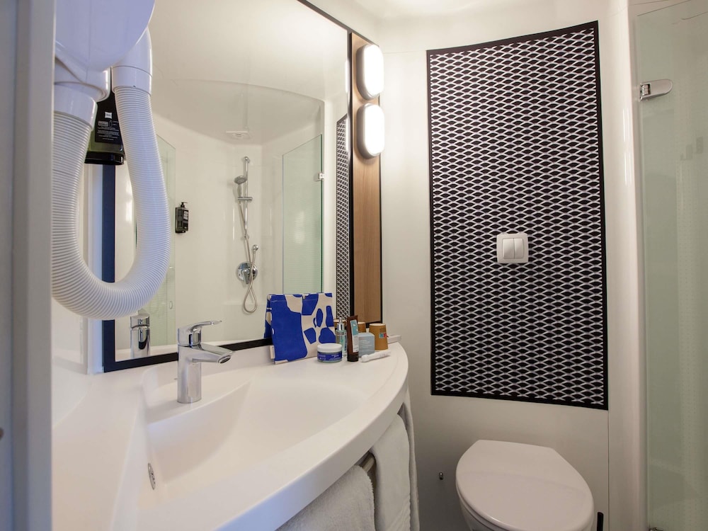 IBIS CHERBOURG LA GLACERIE 75/77