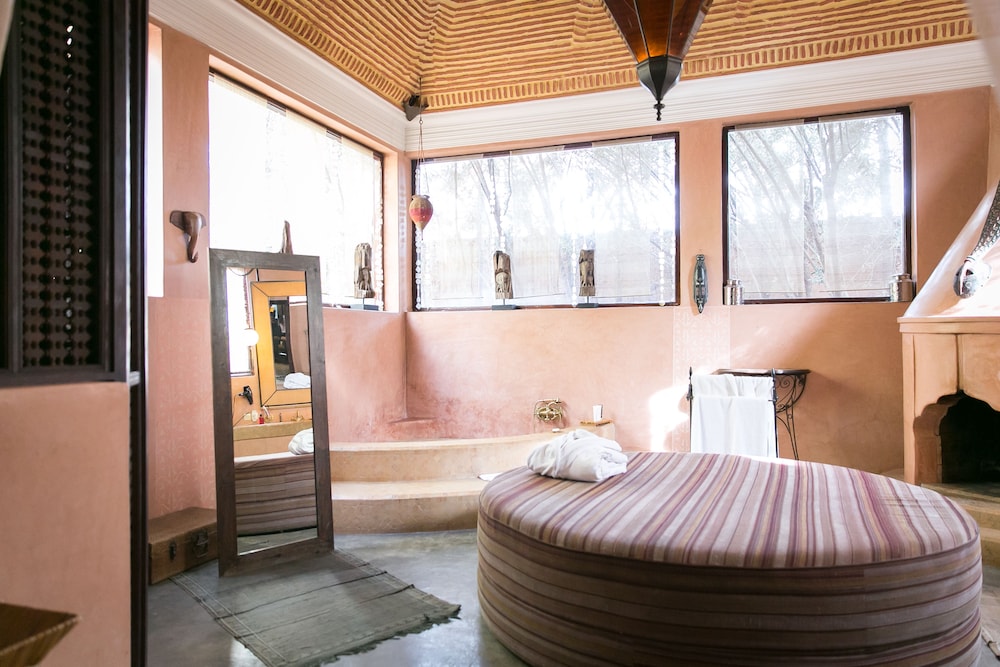 LODGE, SUITE, DOUBLE BED