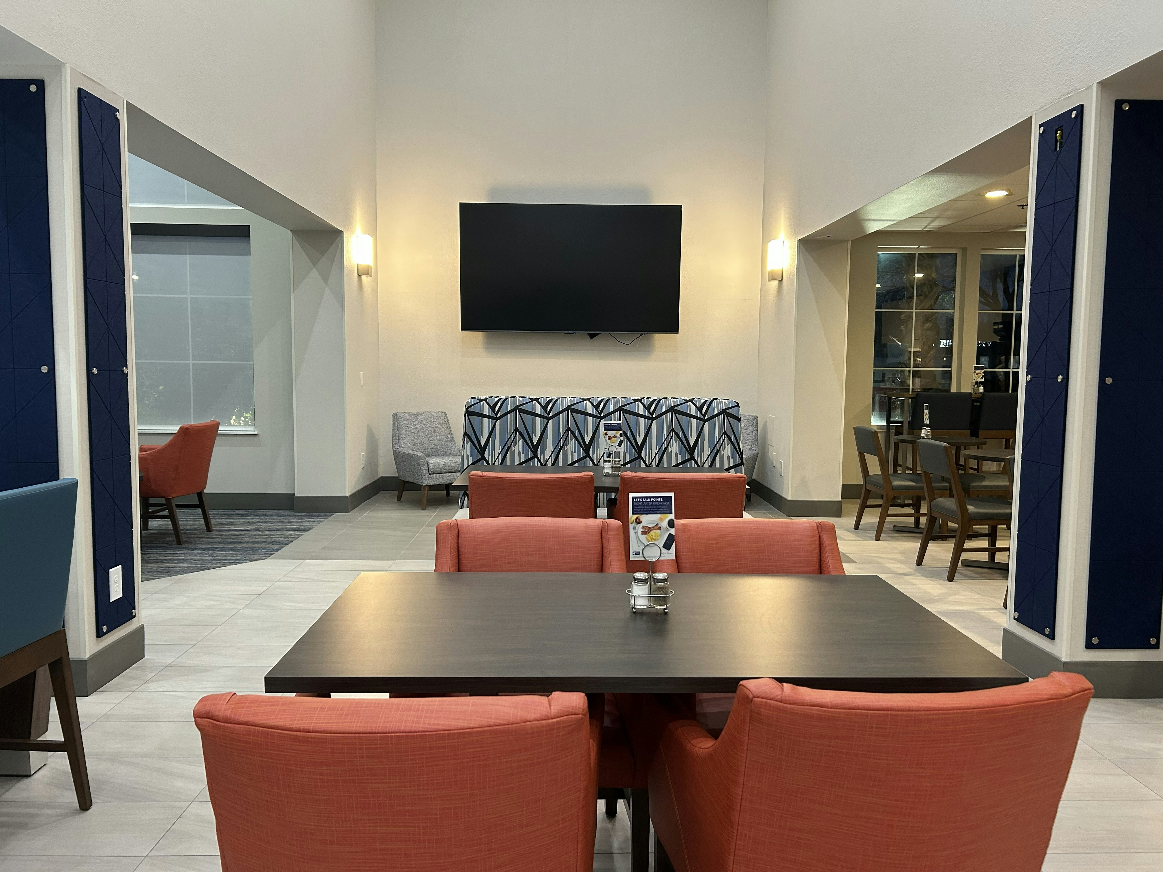 Holiday Inn Express Hotel and Suites Manteca City Center 65/76