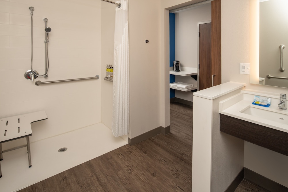 Holiday Inn Express Suites Camas Vancouver 12/33