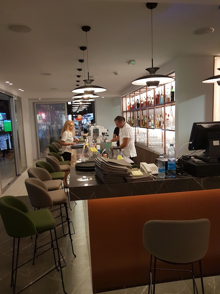 Anthea Hotel Apartments 42/60