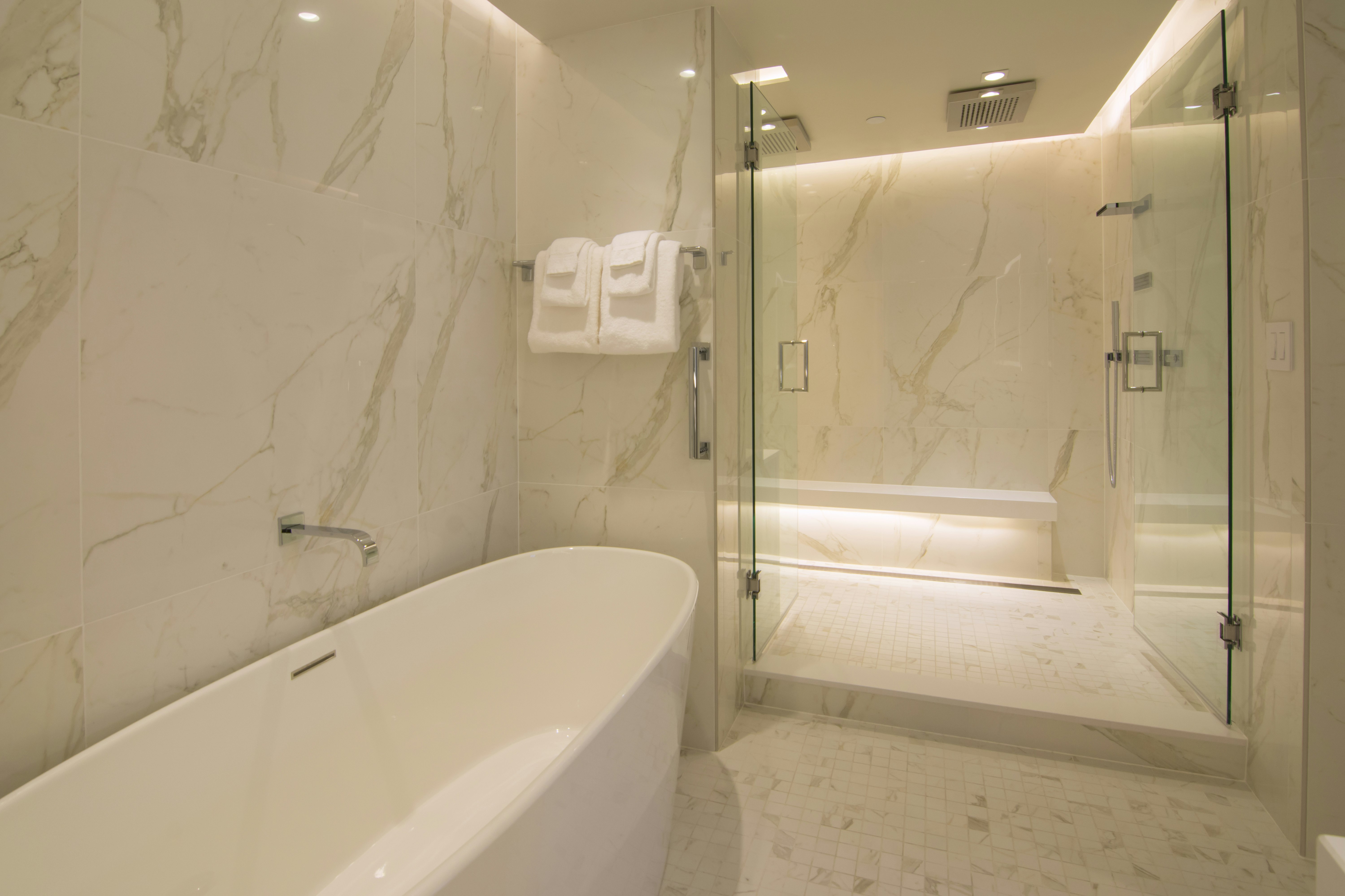 جناح رئاسي بسرير كينج، The Benson Portland, Curio Collection by Hilton 4/7