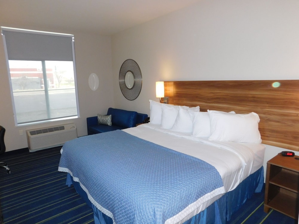 Days Inn & Suites by Wyndham Kearney 16/61