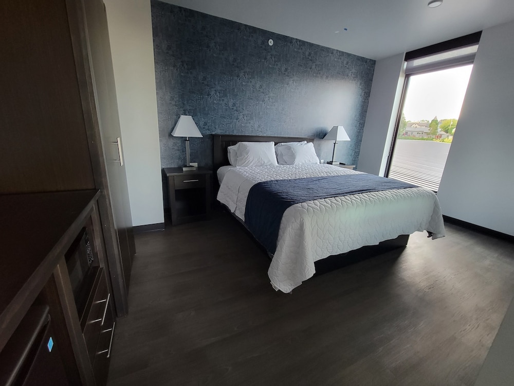 Watershed Hotel 15/48