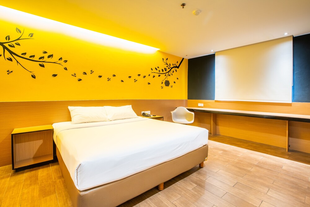 Yellow Bee Hotel 22/68