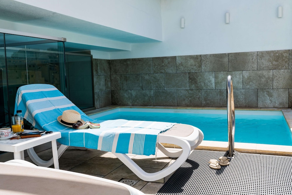 115 The Strand Hotel And Suites 20/49