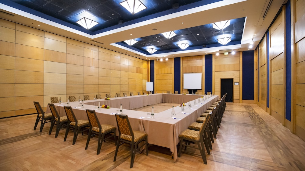 Mak Albania Hotel 54/64