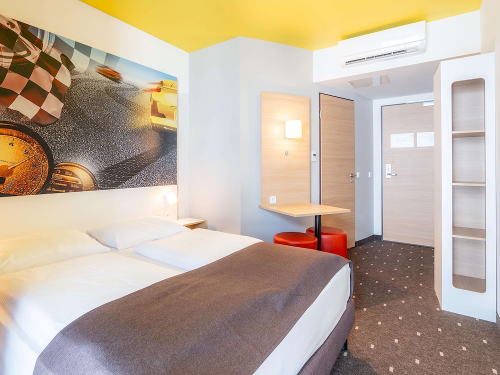 ROOM, DOUBLE BED